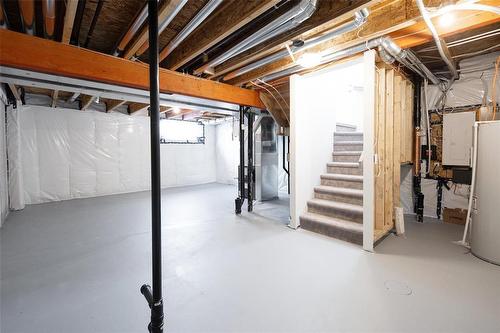 34 Barnes Place, West St Paul, MB - Indoor Photo Showing Basement