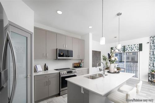 34 Barnes Place, West St Paul, MB - Indoor Photo Showing Kitchen With Double Sink With Upgraded Kitchen