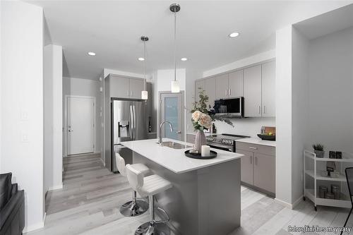 34 Barnes Place, West St Paul, MB - Indoor Photo Showing Kitchen With Upgraded Kitchen