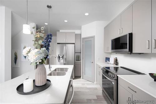 34 Barnes Place, West St Paul, MB - Indoor Photo Showing Kitchen With Double Sink With Upgraded Kitchen