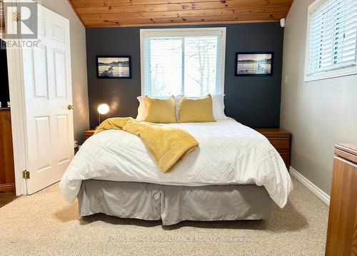 4992 County Road 1, Prince Edward County (Hillier), ON - Indoor Photo Showing Bedroom