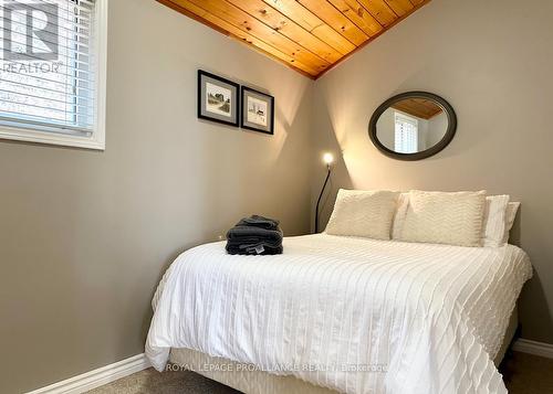 4992 County Road 1, Prince Edward County (Hillier), ON - Indoor Photo Showing Bedroom