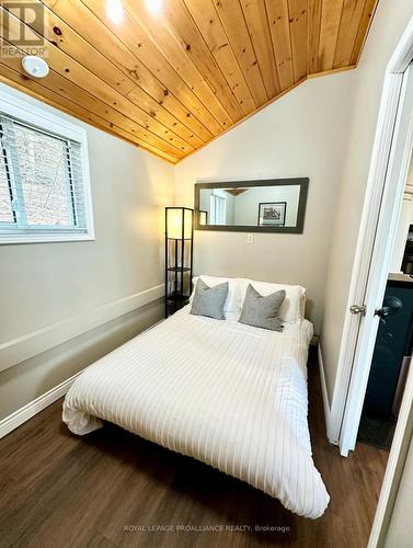 4992 County Road 1, Prince Edward County (Hillier), ON - Indoor Photo Showing Bedroom