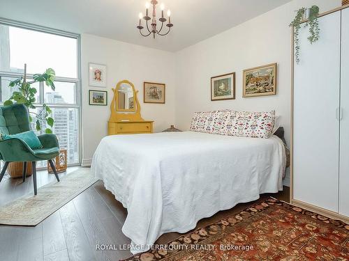 2803-40 Homewood Ave, Toronto, ON - Indoor Photo Showing Bedroom