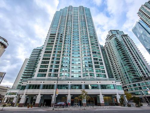 1504-10 Yonge St, Toronto, ON - Outdoor With Facade