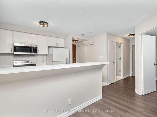 1504-10 Yonge St, Toronto, ON - Indoor Photo Showing Kitchen