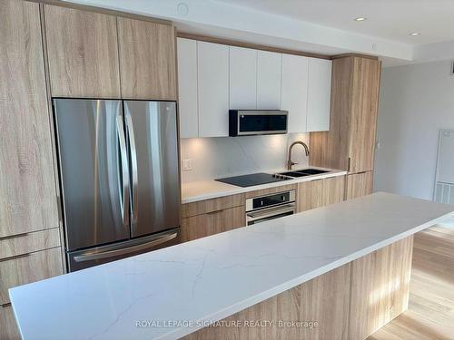 C512-8 Beverley Glen Blvd, Vaughan, ON - Indoor Photo Showing Kitchen With Stainless Steel Kitchen With Upgraded Kitchen