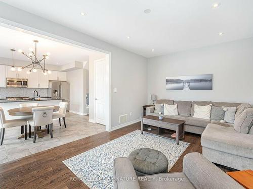 2 Hackett St, East Gwillimbury, ON - Indoor Photo Showing Living Room