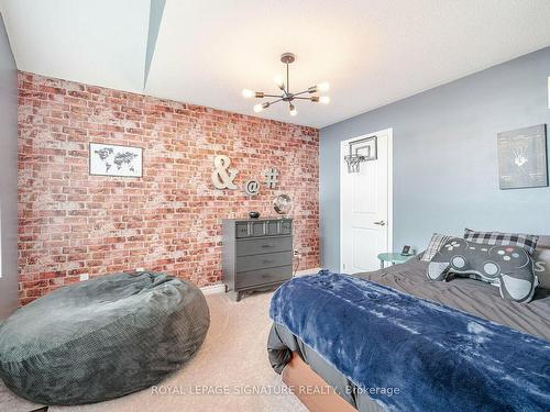 2 Hackett St, East Gwillimbury, ON - Indoor Photo Showing Bedroom