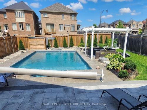 2 Hackett St, East Gwillimbury, ON - Outdoor With In Ground Pool With Backyard