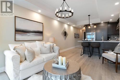 606 - 2060 Lakeshore Road, Burlington, ON - Indoor Photo Showing Living Room