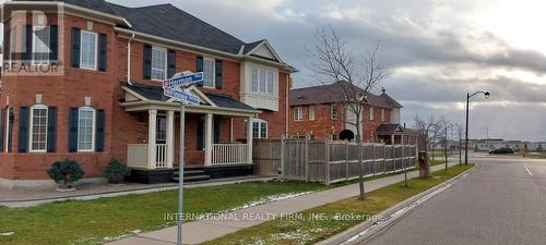 810 Herman Way, Milton, ON - Outdoor With Facade