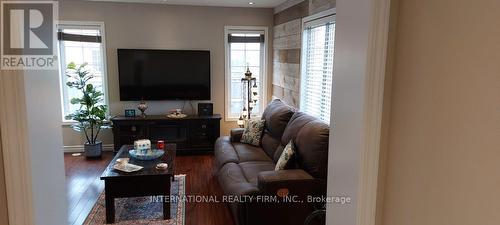 810 Herman Way, Milton, ON - Indoor Photo Showing Living Room