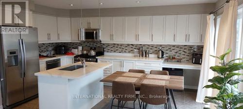 810 Herman Way, Milton, ON - Indoor Photo Showing Kitchen With Stainless Steel Kitchen