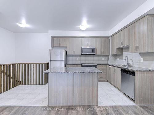 116-11 Applewood Lane, Toronto, ON - Indoor Photo Showing Kitchen