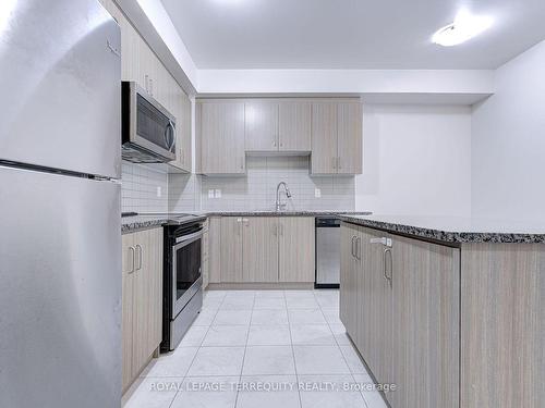 116-11 Applewood Lane, Toronto, ON - Indoor Photo Showing Kitchen With Upgraded Kitchen