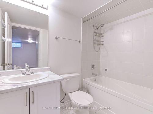 116-11 Applewood Lane, Toronto, ON - Indoor Photo Showing Bathroom