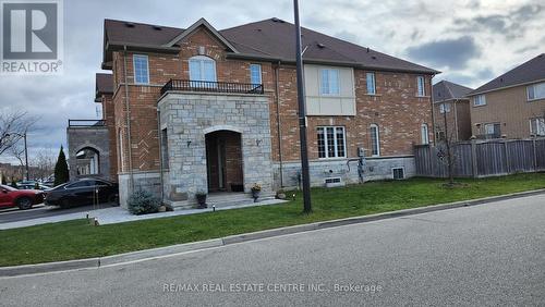 Bsmt - 640 Best Road, Milton, ON - Outdoor With Facade