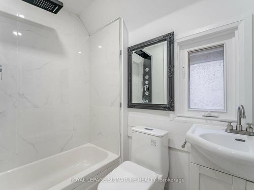 24 Keith St, Hamilton, ON - Indoor Photo Showing Bathroom