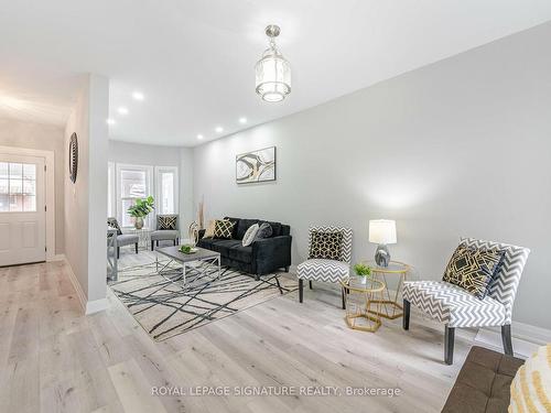 24 Keith St, Hamilton, ON - Indoor Photo Showing Living Room