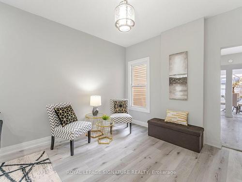 24 Keith St, Hamilton, ON - Indoor Photo Showing Living Room