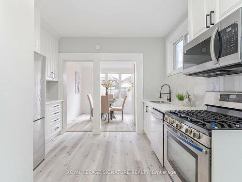 24 Keith St, Hamilton, ON - Indoor Photo Showing Kitchen With Upgraded Kitchen