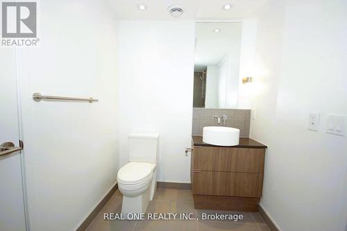 714 - 161 Roehampton Avenue, Toronto, ON - Indoor Photo Showing Bathroom