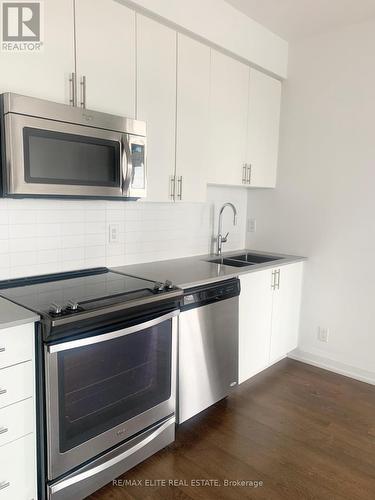 901 - 7890 Bathurst Street, Vaughan, ON - Indoor Photo Showing Kitchen With Stainless Steel Kitchen With Double Sink With Upgraded Kitchen