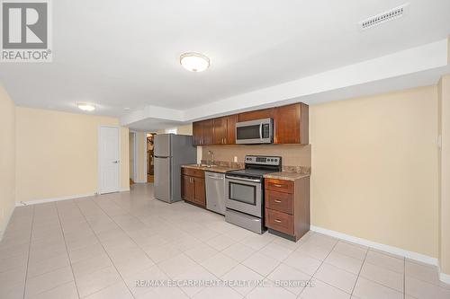 Lower - 442 Mary Street, Hamilton, ON - Indoor Photo Showing Kitchen