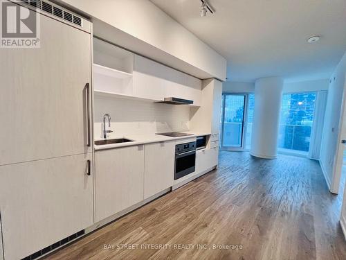 2709 - 55 Cooper Street, Toronto, ON - Indoor Photo Showing Kitchen