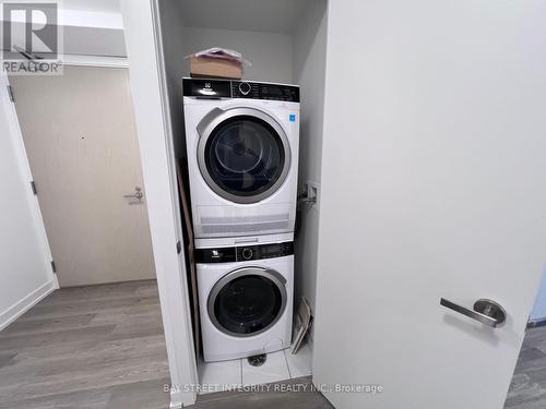 2709 - 55 Cooper Street, Toronto, ON - Indoor Photo Showing Laundry Room