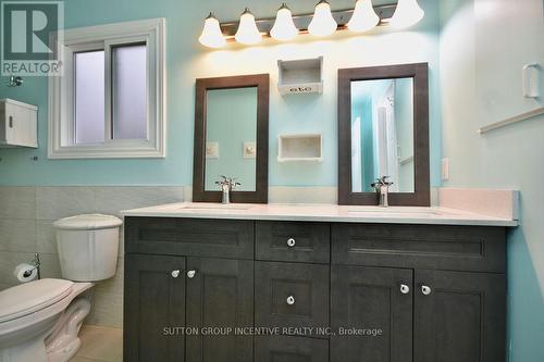 1916 Applewood Avenue, Innisfil, ON - Indoor Photo Showing Bathroom