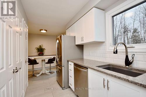 1916 Applewood Avenue, Innisfil, ON - Indoor Photo Showing Kitchen