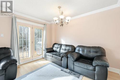 110 Rushmore Crescent, Brampton, ON - Indoor Photo Showing Living Room