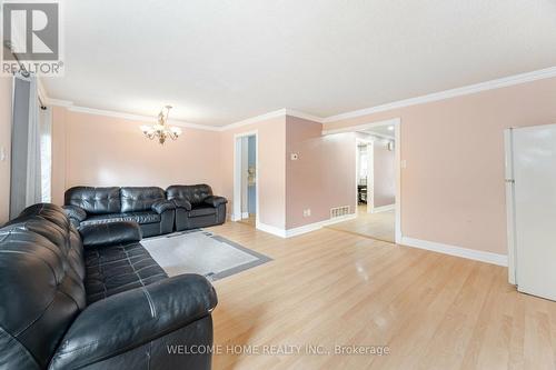 110 Rushmore Crescent, Brampton, ON - Indoor Photo Showing Living Room