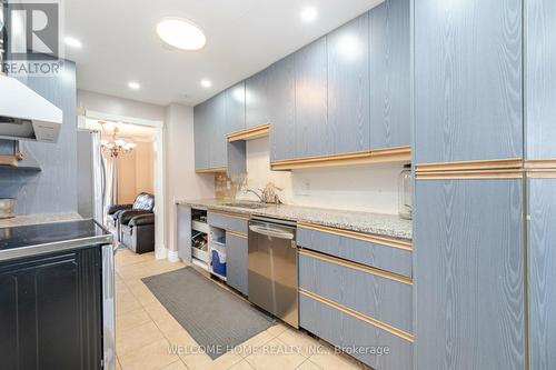 110 Rushmore Crescent, Brampton, ON - Indoor Photo Showing Kitchen