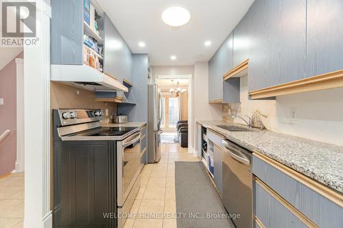 110 Rushmore Crescent, Brampton, ON - Indoor Photo Showing Kitchen