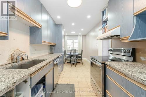 110 Rushmore Crescent, Brampton, ON - Indoor Photo Showing Kitchen With Double Sink With Upgraded Kitchen