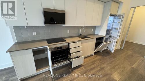 333 - 2485 Taunton Road, Oakville, ON - Indoor Photo Showing Kitchen With Upgraded Kitchen