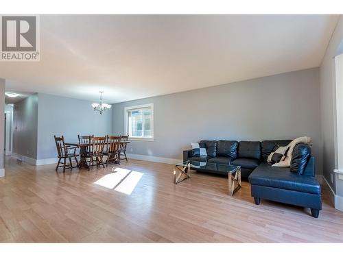 2714 Tranquille Road Unit# 23, Kamloops, BC - Indoor Photo Showing Living Room