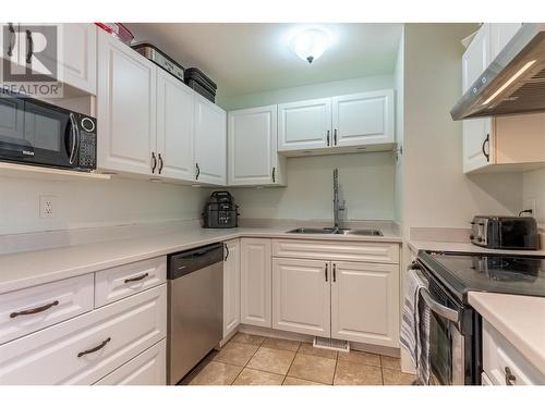 2714 Tranquille Road Unit# 23, Kamloops, BC - Indoor Photo Showing Kitchen With Double Sink