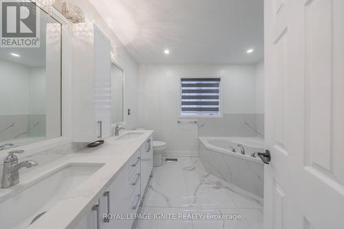 59 Prince Charles Way, Markham, ON - Indoor Photo Showing Bathroom