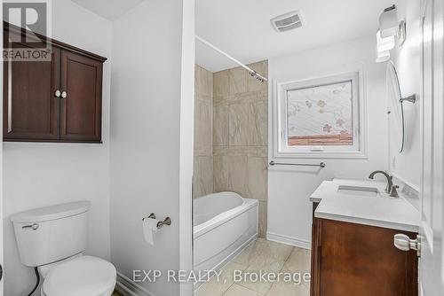 A - 52 Champagne Avenue S, Ottawa, ON - Indoor Photo Showing Bathroom