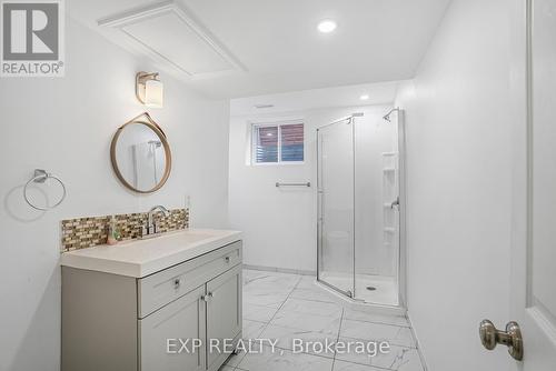 A - 52 Champagne Avenue S, Ottawa, ON - Indoor Photo Showing Bathroom