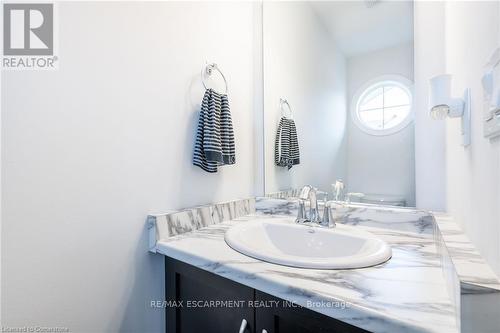 135 Kinsman Drive, Hamilton, ON - Indoor Photo Showing Bathroom