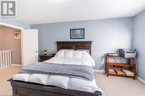 135 Kinsman Drive, Hamilton, ON - Indoor Photo Showing Bedroom