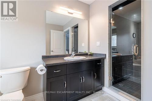 135 Kinsman Drive, Hamilton, ON - Indoor Photo Showing Bathroom