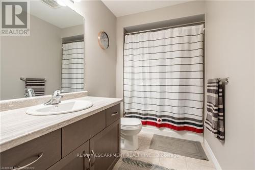 135 Kinsman Drive, Hamilton, ON - Indoor Photo Showing Bathroom