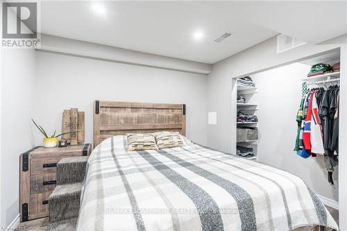 135 Kinsman Drive, Hamilton, ON - Indoor Photo Showing Bedroom