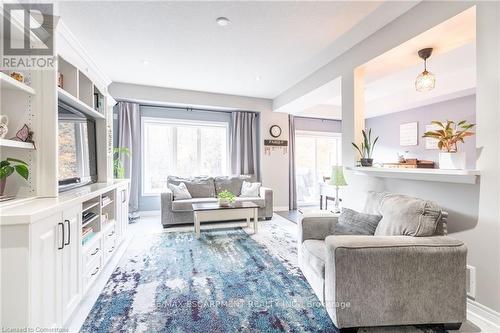 135 Kinsman Drive, Hamilton, ON - Indoor Photo Showing Living Room